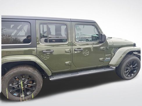 Used 2023 Jeep Wrangler Unlimited Sahara w/ Cold Weather Group AWD/4WD image 2