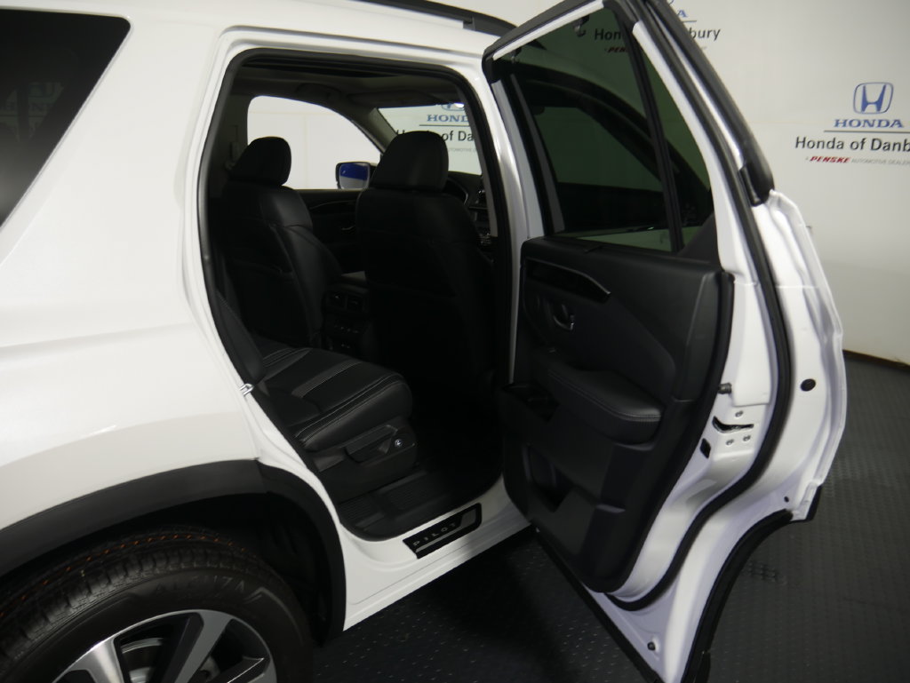 New 2026 Honda Pilot Touring image 9