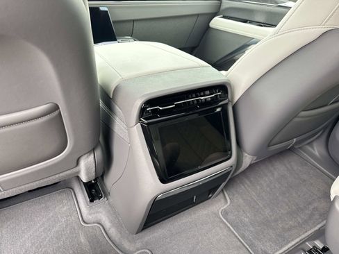 Certified 2025 Cadillac Escalade IQ Luxury 1 w/ Smart Trailering package AWD/4WD image 17