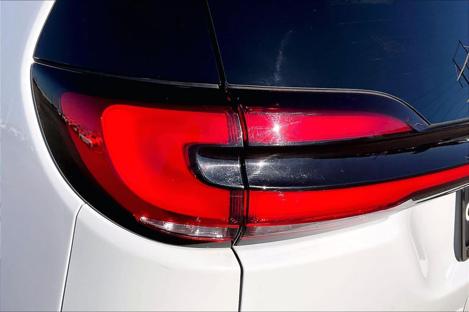 Used 2025 Chrysler Pacifica Limited FWD image 28