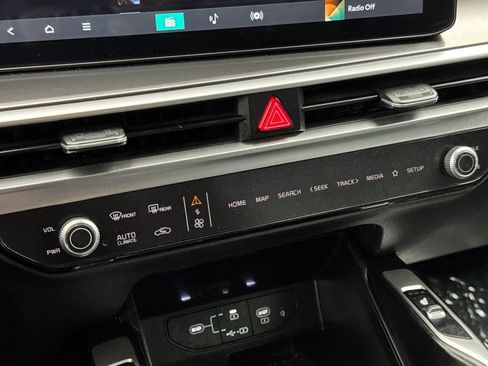 Used 2024 Kia Sorento S image 21