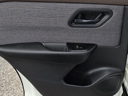 Used 2023 Nissan Rogue S FWD image 10