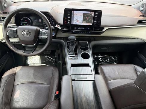 Used 2021 Toyota Sienna Platinum AWD/4WD image 25