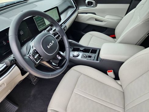 Certified 2025 Kia Sorento EX w/ EX Panoramic Sunroof Package AWD/4WD image 6
