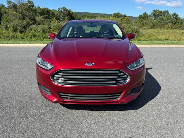 Used 2016 Ford Fusion SE FWD image 2
