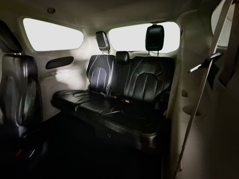 Used 2021 Chrysler Voyager Lxi FWD image 41