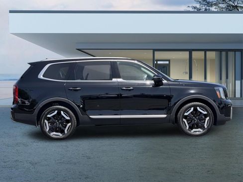Used 2023 Kia Telluride S AWD/4WD image 3