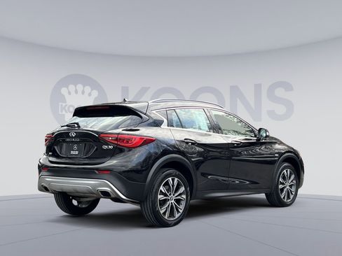 Used 2017 INFINITI QX30 AWD image 5