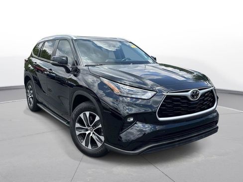 Used 2023 Toyota Highlander XLE FWD image 4