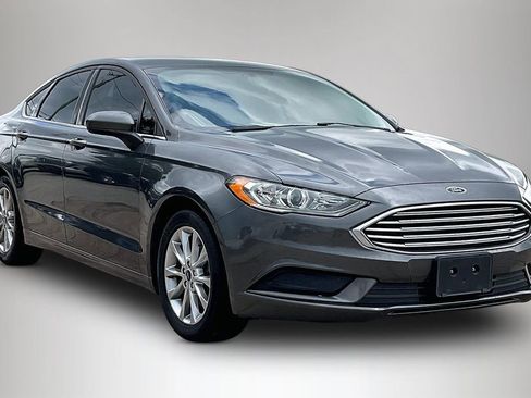 Used 2017 Ford Fusion SE w/ Fusion SE Technology Package FWD image 1