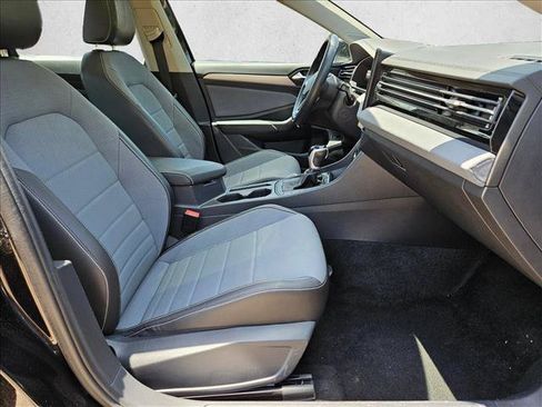 Used 2025 Volkswagen Jetta SE FWD image 20