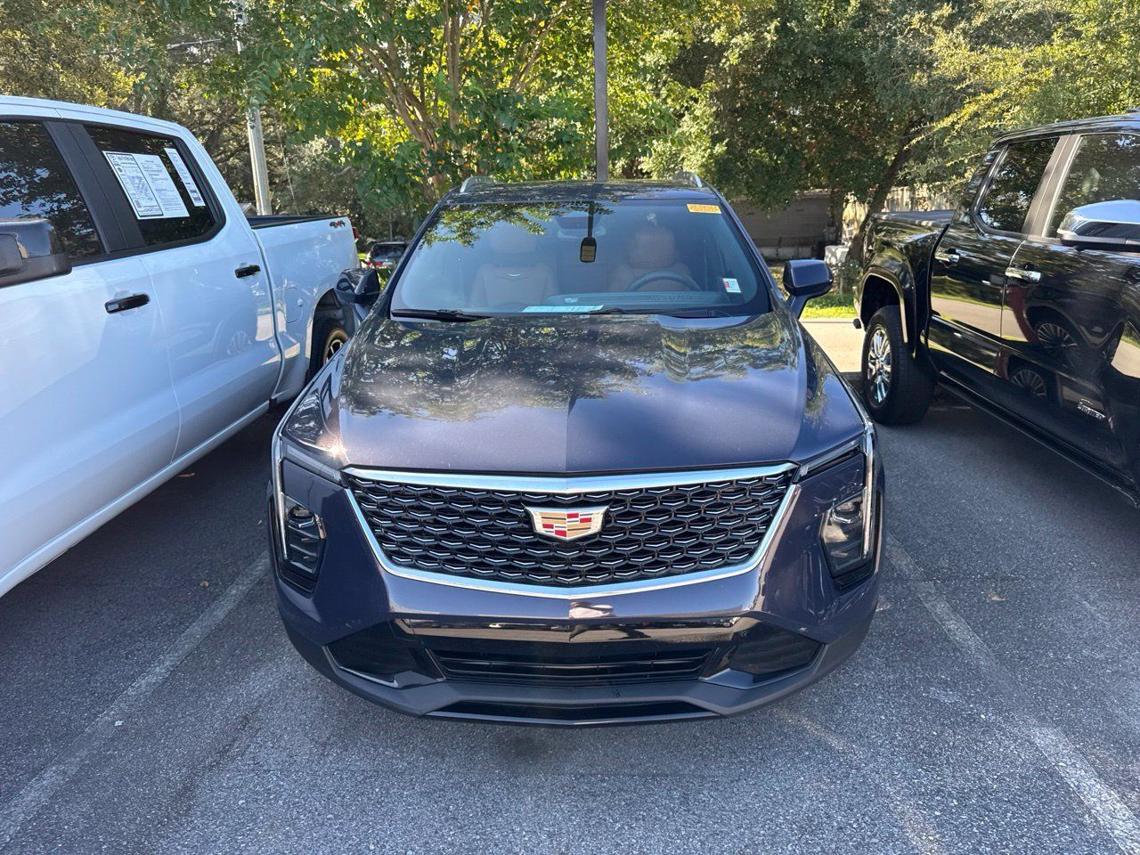 Used 2024 Cadillac XT4 Premium Luxury FWD image 2
