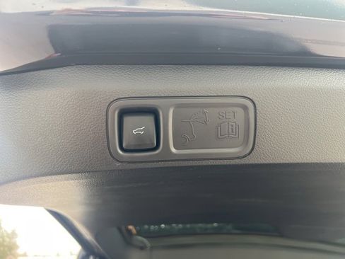 Used 2024 Ford Expedition Platinum image 17