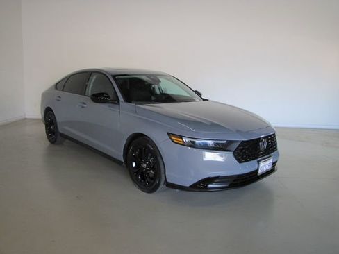 Certified 2025 Honda Accord SE image 3