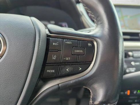 Used 2019 Lexus ES 300h w/ Accessory Package 2 FWD image 17