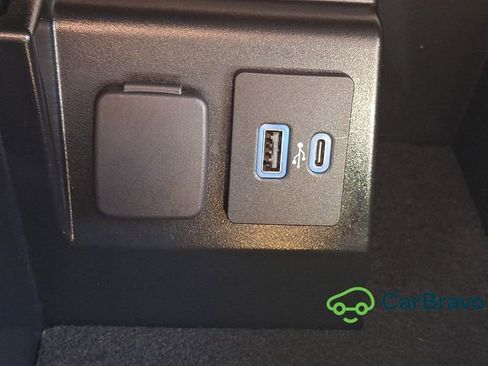 Used 2023 Ford Explorer XLT AWD/4WD image 27