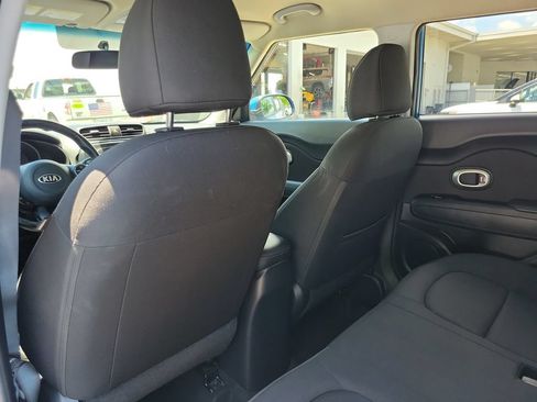 Used 2017 Kia Soul + w/ Designer's Package FWD image 8