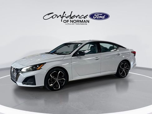 Used 2024 Nissan Altima 2.5 SR FWD image 4