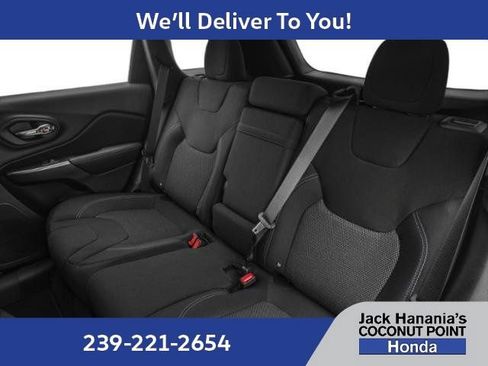 Used 2019 Jeep Cherokee Overland w/ Technology Group AWD/4WD image 17