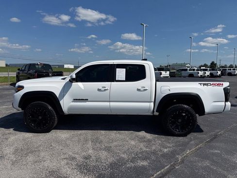 Used 2020 Toyota Tacoma TRD Off-Road w/ TRD Premium Off Road Package AWD/4WD image 35