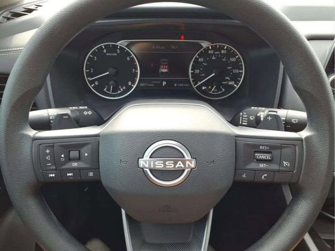 Used 2025 Nissan Rogue S FWD image 14
