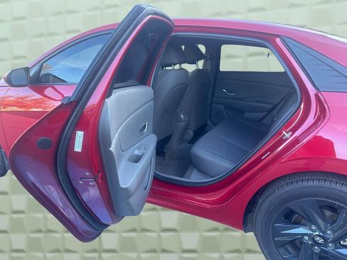 Used 2022 Hyundai Elantra SEL image 15