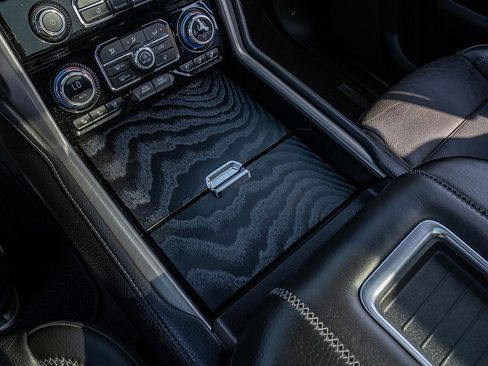 Used 2023 GMC Yukon Denali w/ Advanced Technology Package image 29