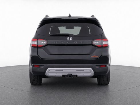 Used 2023 Honda Pilot TrailSport image 4