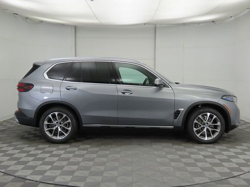 Certified 2026 BMW X5 sDrive40i w/ Parking Assistance Package RWD image 5