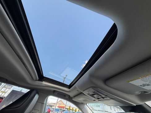 Used 2020 Toyota Highlander XLE image 19