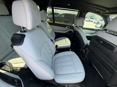 Used 2023 BMW X7 xDrive40i w/ Premium Package AWD/4WD image 31