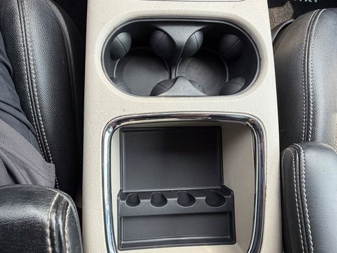 Used 2015 Chrysler Town & Country Touring-L w/ Driver Convenience Group FWD image 28