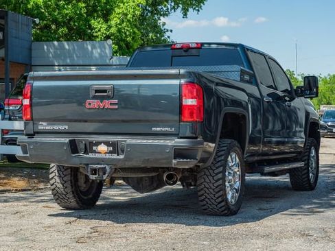 Used 2018 GMC Sierra 2500 Denali w/ Duramax Plus Package AWD/4WD image 6