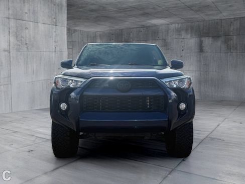Used 2019 Toyota 4Runner SR5 AWD/4WD image 9