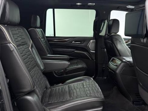 Used 2022 Cadillac Escalade ESV Sport Platinum w/ LPO, ONYX Package AWD/4WD image 21