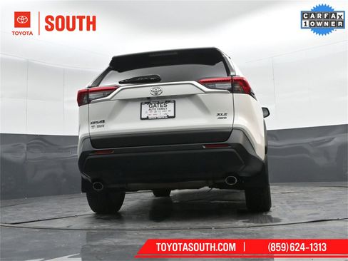 Used 2022 Toyota RAV4 XLE Premium image 32