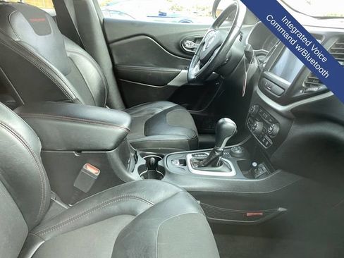 Used 2018 Jeep Cherokee Trailhawk w/ Cold Weather Group AWD/4WD image 8