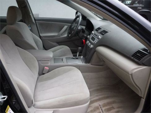Used 2010 Toyota Camry image 4