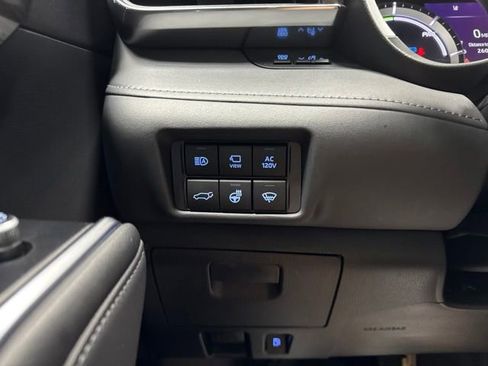 Used 2022 Toyota Highlander Limited AWD/4WD image 11