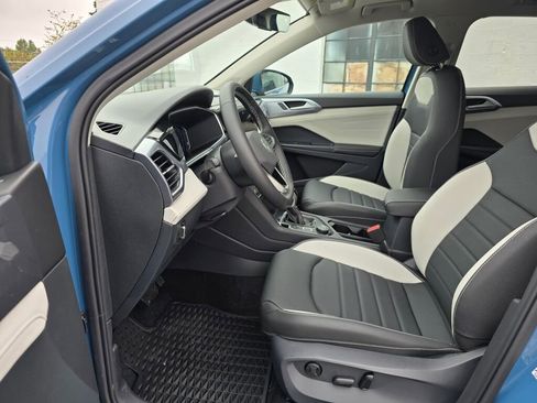 New 2025 Volkswagen Taos SEL image 20