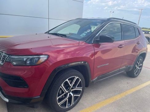 Used 2025 Jeep Compass Limited w/ Elite Group AWD/4WD image 1
