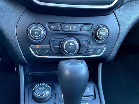 Used 2020 Jeep Cherokee Latitude Lux w/ Quick Order Package 2YH Lux image 24