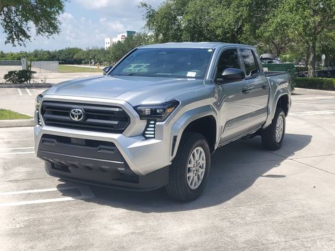 Used 2025 Toyota Tacoma SR RWD image 7