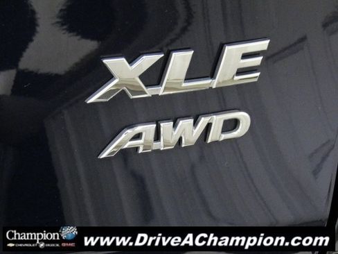 Used 2021 Toyota RAV4 XLE image 4