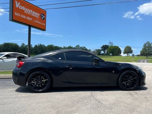 Used 2019 Toyota 86 RWD image 11