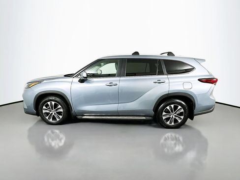 Used 2024 Toyota Highlander XLE FWD image 8