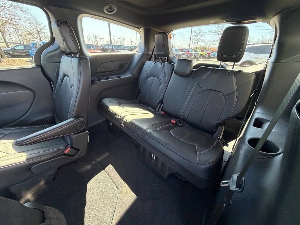 New 2026 Chrysler Pacifica Select FWD image 12