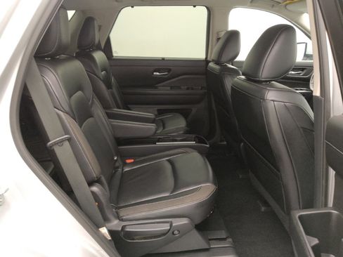 Used 2022 Nissan Pathfinder SL w/ SL Premium Package image 19