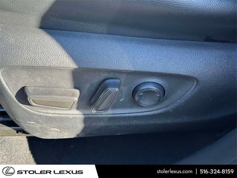 Used 2020 Toyota Highlander XLE image 18