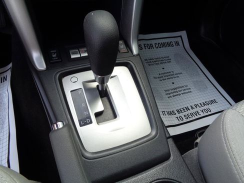 Used 2017 Subaru Forester 2.5i Premium w/ All-Weather Package image 11